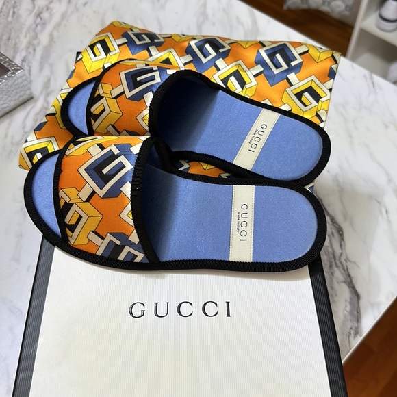 Gucci silk geometric print slides. - Picture 3 of 3